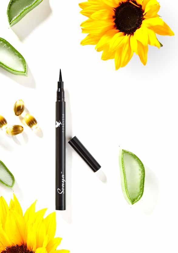 Sonya precision liquid eyeliner Το eyeliner από τη σειρά Sonya της Forever θα βοηθήσει το βλέμμα σας χάρη στο πλούσιο, μαύρο χρώμα.