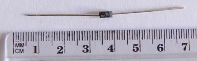 Helmholtzova tuljava s kompasom grelec vir napetosti ampermeter lupa Opozorilo: V vezje je zaporedno vezan tudi grelec. Tako bo tok po vezju bolj stabilen in laže nastavljiv.