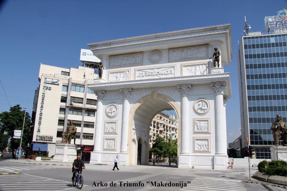 7 30 monumentoj kaj piede-stalo en la centro de la urbo, same kun tiu por nova ponto, atingis 33 milnjn da eŭroj. Sed la listo estas kreskanta.