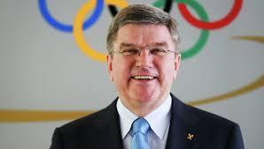 Томас Бах, а поред