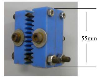 Slika 10. Nazubljene čeljusti model 1 [8] Ispitivanje je provedeno na Hounsfieldovoj kidalici, a uzorak je bila goveđa tetiva. Vlačni test proveden je brzinom od 1mm/s.