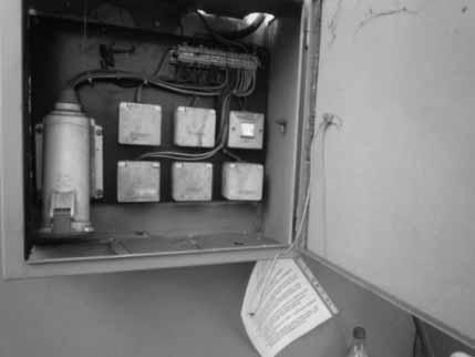 Погрешним обележавањем проводника (проводничких жила) стварају се предуслови за настанак несреће приликом извођења електричарских радова у разводном орману (нарочито уколико електричарске радове