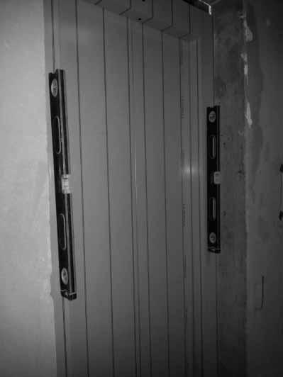 II ФАЗА МОНТАЖЕ (ВРАТА) - Постављање прилазних врата - Постављање предње странице кабине и надвратника кабине, фотоћелије - Постављање кабинских врата (електрично повезивање) и учвршћење система за