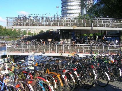 Εικόνα 8.4: Χώρος στάθµευσης ποδηλάτων στο Άµστερνταµ, Πηγή [6] 8.3.
