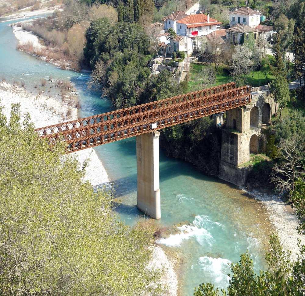 Ο Εύηνος µας ακολουθούσε και