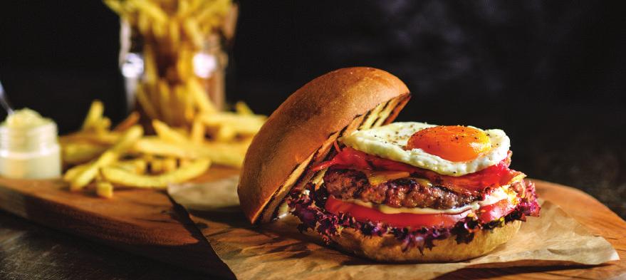 Real Burger 4,20 (Ψωμάκι brioche, ζουμερό μπιφτέκι* 200gr, Philadelphia άνιθο, κρεμμύδι, ντομάτα, iceberg, κέτσαπ, μουστάρδα).