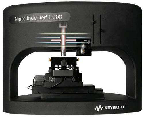 Εικόνα 6.12 Nanoindenter G200, εξοπλισμένος με μία κεφαλή DCMII ικανή για μετρήσεις σε βάθη μικρότερα από 20nm και τμήμα τράζεζας και μικροσκοπίου.