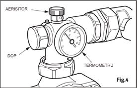 Racorduri la boiler Înșurubați alternativ piulițele de cuplare pivotante de sus și jos, câteva rotații odată (fig. 2) până când sunt complet angrenate.