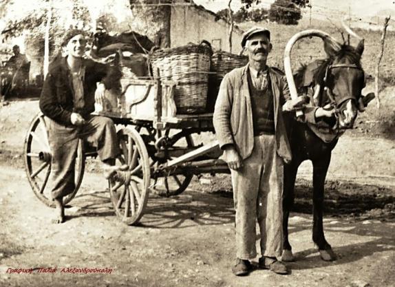 ΑΓΩΓΙΑΤΗΣ Ο αγωγιάτης ήταν ένας επαγγελματίας που έκανε μεταφορές με ένα φορτηγό ζώο (κάρο, άμαξα). Αυτοί μετέφεραν εμπορεύματα και διακινούσαν τους ταξιδιώτες με δυο άλογα και συχνότερα με μουλάρια.