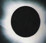 )الكسوف الحلقي- eclipse Annular (كما في الشكل) b-16-5 (. وعندما يكون القمر قريب من العقدتين وفي منطقة شبه الظل فيحصل )الكسوف الجزئي- Partial 16-5-c(.