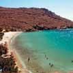 βρίσκονται εντός της Χώρας & παρέχουν πρωινό (εκτός του Flora) Οι παραλίες της Τήνου αποτελούν ένα από τα δυνατά σημεία του νησιού.