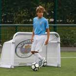 TΟ ΠΡΟΓΡΑΜΜΑ Το City Football Language School συνδυάζει την Αγγλική γλώσσα με την ποδοσφαιρική προπόνηση μέσα από ένα διαδραστικό πρόγραμμα, όπου ο κεντρικός στόχος είναι η βελτίωση της επικοινωνίας