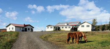 stærra húsnæði og sundlaugar. Getur notað vatn, sjó, jörð og loft til orkuöflunar.