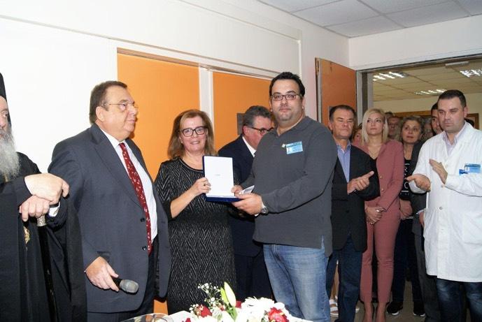 Η Πρόεδρος, τα Μέλη και φίλοι του Οµίλου συγκέντρωσαν φάρµακα, είδη πρώτης ανάγκης και ένδυσης για τους πληγέντες. Τα οποία παρέδωσαν στον Δήµο Μάνδρας. 3.