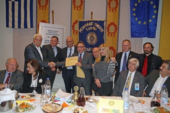 Δια την στήριξή της στην τοπική κοινωνία µέσα από δράσεις εταιρικής κοινωνικής ευθύνης που περιλαµβάνουν την κοινωνική, περιβαλλοντική και πολιτιστική προσφορά.