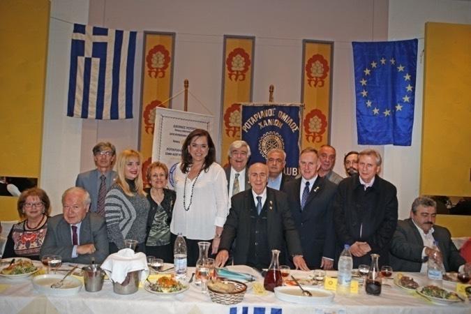 των Ροταριανών του Οµίλου Χανίων, τακτικών και επιτίµων και µε την συµµετοχήν του Δ/του της 2470 περιφ. Δ.Ρ. και του β.