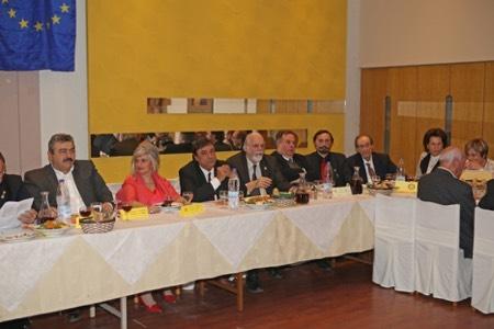 αρχόντισσα Ναναδάκη Παπαδερού Πρόεδρος ΙΛΑΕΚ-Πολιτευτής, ο Πτέραρχος ε.α Κελαιδής Εµµανουήλ Ειδικός Σύµβουλοςτου Πρ.της Ν.Δηµοκρατίας επι αµυντικών θεµάτων, ο Δήµαρχος Χανίων κ.
