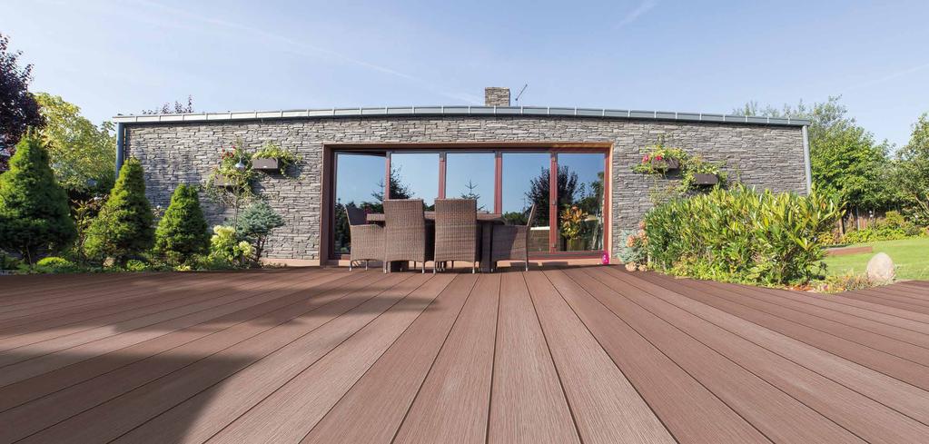 Decking Warm in appearance, soft in touch Φυσικό στην όψη, απαλό στην υφή Having a woody floor underneath is something which really makes the difference, especially if its look stays unchanged over