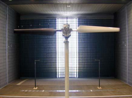 4. Аеродинамичка оптерећења ветротурбине Слика 4.1 Ветротурбина NREL Phase VI у NASA Ames аеротунелу [99] Мерења су извршена за интервал брзине слободне струје између 5 и 25 m/s.