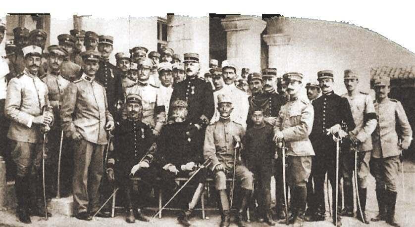 ΙΣΤΟΡΙΑ & ΠΑΡΑΔΟΣΗ Με απόφαση της Ελληνικής Κυβερνήσεως το 1910, αποφασίστηκε η μετάκληση ξένης στρατιωτικής αποστολής για την οργάνωση και την εκπαίδευση του Ελληνικού Στρατού.