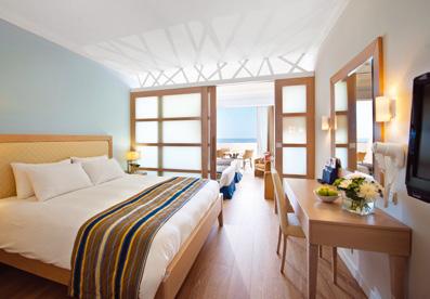 Τα Deluxe Δωμάτια μπορούν να προσφερθούν με δύο μονά κρεβάτια ή ένα διπλό κρεβάτι, κατόπιν αιτήματός σας, υψηλής ποιότητας στρώματα και μαξιλάρια.