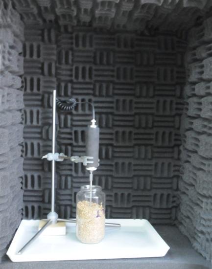 Περιγραφή του Συστήματος Οι ηχητικές εκπομπές των εντόμων καταγράφονταν από ειδική συσκευή (AED-2010L,