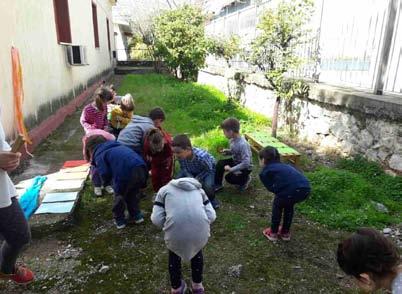 Τα 5 πανιά είναι οι 5 ομάδες: 1 η Ομάδα: Κηπουροί - καφέ πανιά 2 η Ομάδα: Φυτά - πράσινα πανιά 3η Ομάδα: