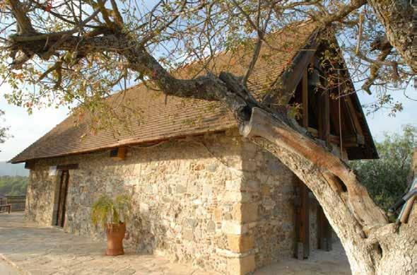 Δελίκηπος Είναι ένα μικρό χωριό με λιγοστούς κατοίκους και βρίσκεται περίπου 5 χιλιόμετρα δυτικά του χωριού Κόρνος.