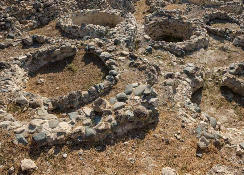 ΠΟΛΙΤΙΣΤΙΚΟΣ ΤΟΥΡΙΣΜΟΣ Ο πολιτισμός της Κύπρου εκτείνεται σε ένα βάθος 90 περίπου αιώνων σύμφωνα με τις αρχαιολογικές ανασκαφές που έχουν κατά καιρούς πραγματοποιηθεί στο νησί.