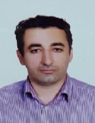 وی در سال ١٣٧٨ از دانشگاه کردستان در رشتە دبیری ریاضی فارغ التحصیل شده در سال ١٣٨٠ مدرک کارشناسی ارشد خود را در رشتە ریاضی محض تحت راهنمایی پروفسور ذاکری از دانشگاه خوارزمی اخذ نمود.