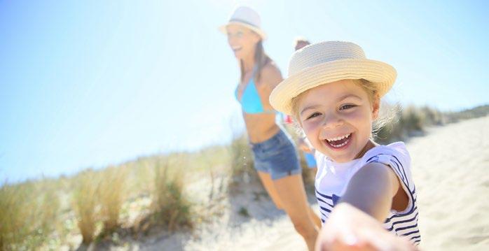 SAFE IN THE SUN 4 28 Η ακτινοβολία του ήλιου διακρίνεται σε τρεις φασματικές κατηγορίες: Την Υπέρυθρη που είναι αόρατη και είναι υπεύθυνη για το αίσθημα της θερμότητας Τα Φωτεινά Κύματα που