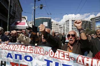 Νέες αιματηρές περικοπές προστίθενται πάνω στις παλιές ΠΟΛΙΤΙΚΗ... http://www.rizospastis.gr/storyplain.do?