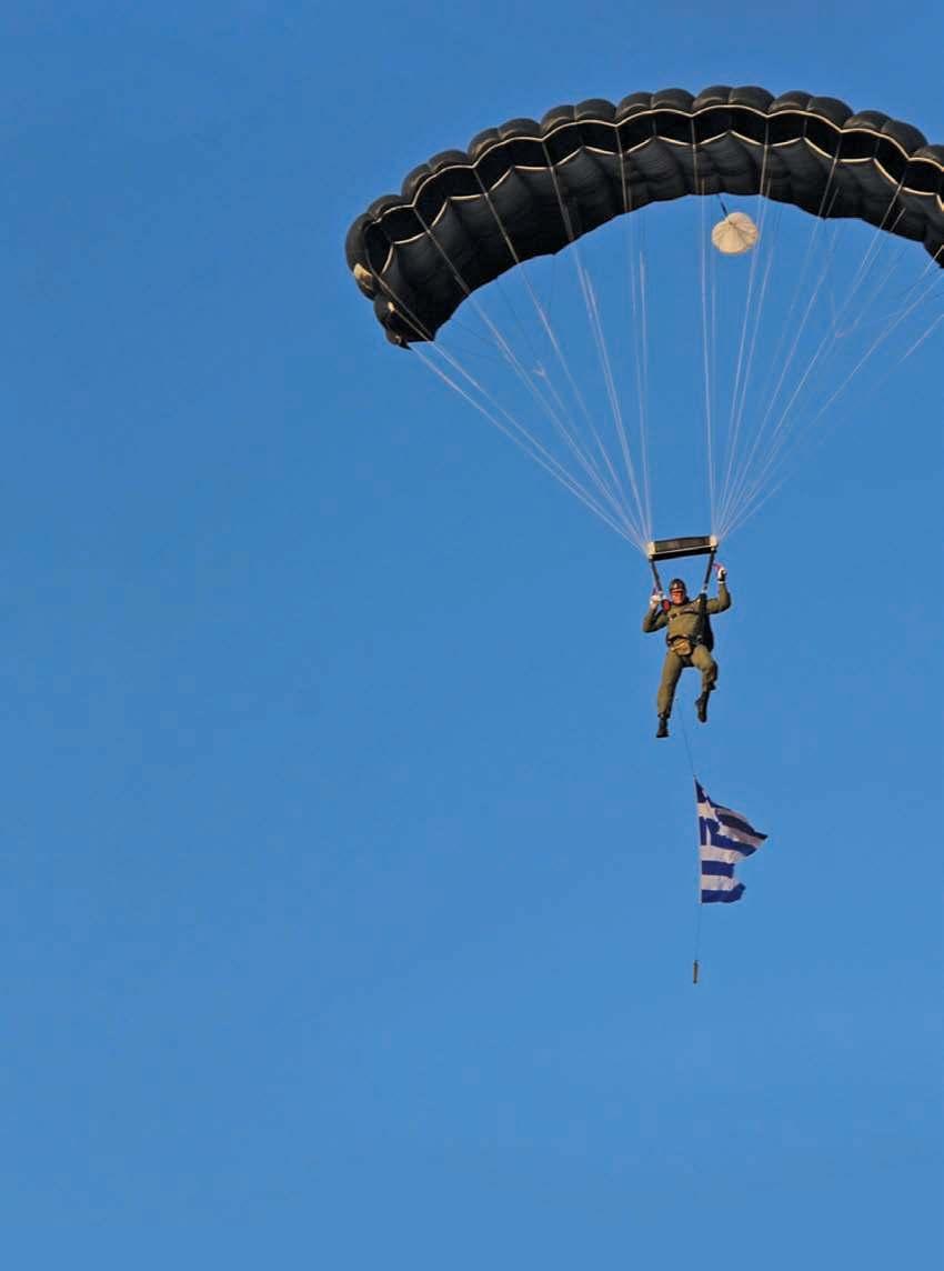 ΠΑΡΟΥΣΙΑΣΗ Σύντομος Χαιρετισμός Διοικητή ΣΧΑΛ Η Σχολή Αλεξιπτωτιστών ως γνήσιος απόγονος του «Ιερού Λόχου», κουβαλώντας την πολύτιμη