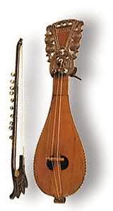 Η ιστορία της κρητικής λύρας Η κρητική λύρα ανήκει στην κατηγορία των χορδόφωνων μουσικών οργάνων με δοξάρι και έχει τις ρίζες της στην Ανατολή. Στην Kρήτη υπήρχαν δύο τύποι λύρας.