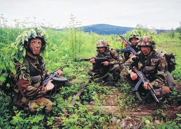 ORUÆANE SNAGE PriËuva oruæanih snaga Republike Hrvatske Nakon veliëanstvene pobjede u Domovinskom ratu 1995.