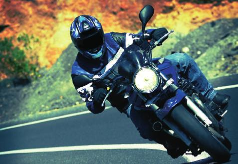 Β. Υπερβολική ταχύτητα σε καμπύλο τμήμα Ένα από τα πιο σοβαρά λάθη των μοτοσικλετιστών είναι η υπερβολική ταχύτητα πριν και κατά τη διάρκεια ελιγμού σε καμπύλα τμήματα της οδού.