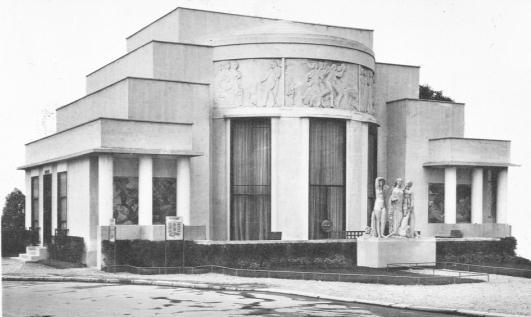 издвојили Павиљон богатог колекционара (Hotel collectionneur), Павиљон туризма (Pavillon des Renseignements et du Tourisme), а