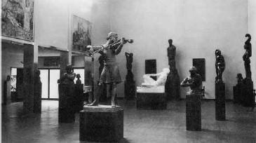 Сл. 164 165. Павиљон Југославије, Париз 1937, сала за скулптуру и сала за сликарство Извор: Уметнички преглед 1, 1937, стр.