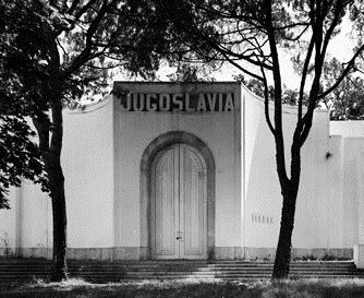 смислу бројности мотива, али није нарушила просторни акценат читавог комплекса.