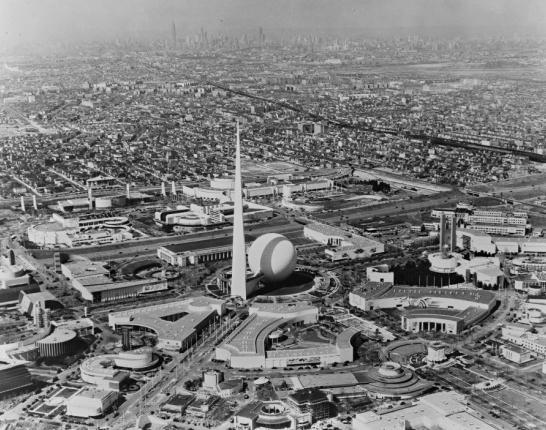 Након оснивања изложбених комисија (New York World s Fair Commission и United States World s Fairs Commission), одређено је место на којем ће се изложба поставити.