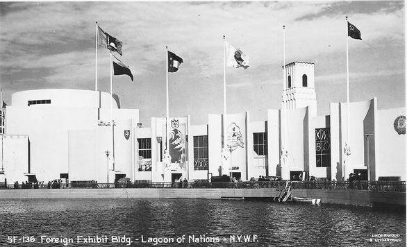 Сл. 219. Светска изложба у Њујорку 1939/40. године, Лагуна нација Извор: www.pinterest.rs Изнајмљени изложбени простор Југославије имао је дужину од 30,5 m, ширину око 15 m и висину око 10 m.