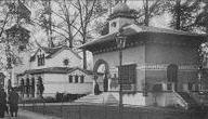 у визуализацији ликовне представе, који су карактеристични за српско национално стилско усмерење. 289 Сл. 39. Павиљони Краљевине Србије и Црне Горе, Лијеж, 1905. године Извор: www.pinterest.com Сл.