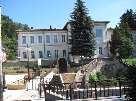 Muzeul Memorial Calistrat Hogaş Este amenajat din anul 1969 în casa în care a locuit scriitorul Calistrat Hogaş (construită în secolul al XIX-lea).
