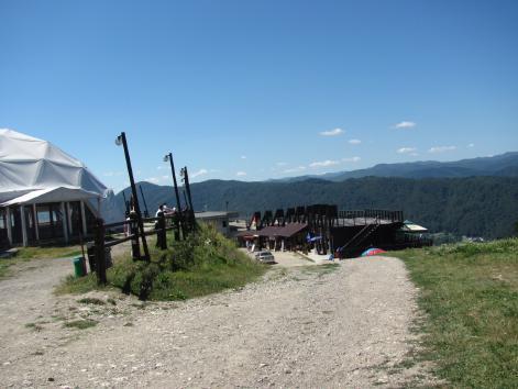 drumului de acces pe muntele Cozla, Aleea Trei Căldări (de la colţul de nordvest a Grădinii zoologice, până la Poiana 3 Coline; Amenajarea