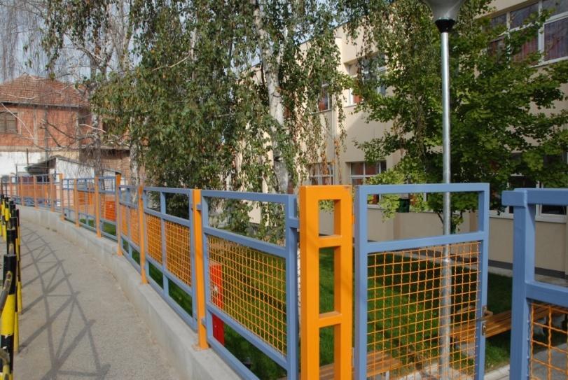 почетка радова на реконструкцији школске зграде у центру села, настојали смо да се ученицима обезбеди што квалитетнији и већи простор.