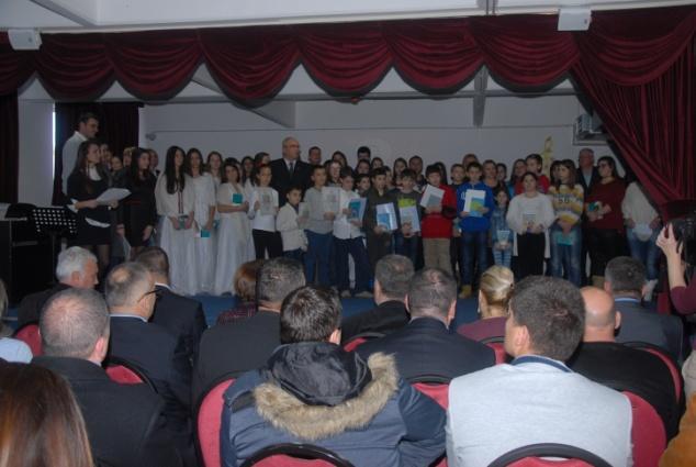 Прослава школске славе је прилика за доделу награда за успехе на такмичењима током шк. 2014/15. год.