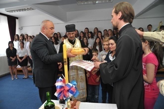 За вишегодишњи рад и изузетан допринос у афирмацији школе, награђена је Илинка Маринковић, секретар школе.