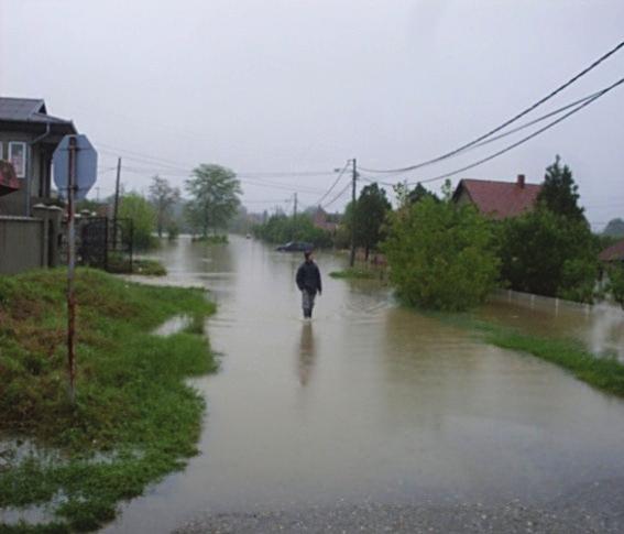 са околином. Слика 3. Поплављено подручје 16. маја 2014. године (извор: оригинал) Figure 3. The flooded area on May 16, 2014 (source: original) 2.