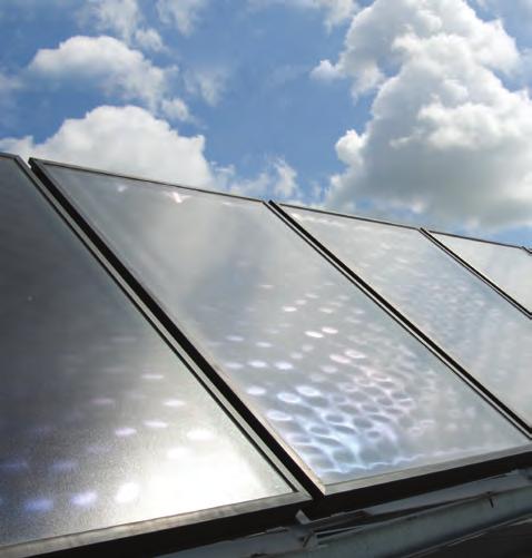 Sončni zbiralniki EKSH-P EKSV-P Navpični in vodoravni sončni zbiralnik za proizvodnjo gospodinjske vroče vode Sončne celice lahko proizvedejo do 70% energije, potrebne za proizvodnjo vroče vode -
