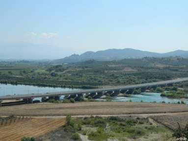 Σχέδιο Διαχείρισης Κινδύνων Πλημμύρας των Λεκανών Απορροής Ποταμών του Εικόνα 6.6 Όψη γέφυρας Ιονίας οδού από ανάντη (πηγή: Google Earth) 6.3.